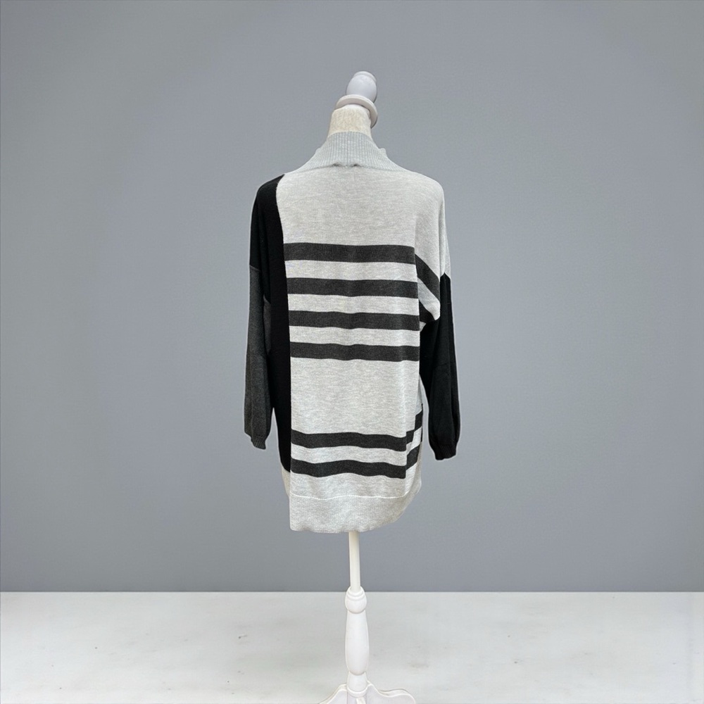 Vince Camuto Mock Neck Knit Sweater in Black/Gray Size Small - Picture 4 of 7